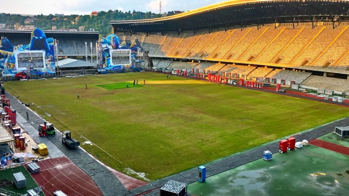 GALERIE FOTO Aici jucăm cu Muntenegru peste o lună » Gazonul de pe Cluj Arena este într-o stare deplorabilă