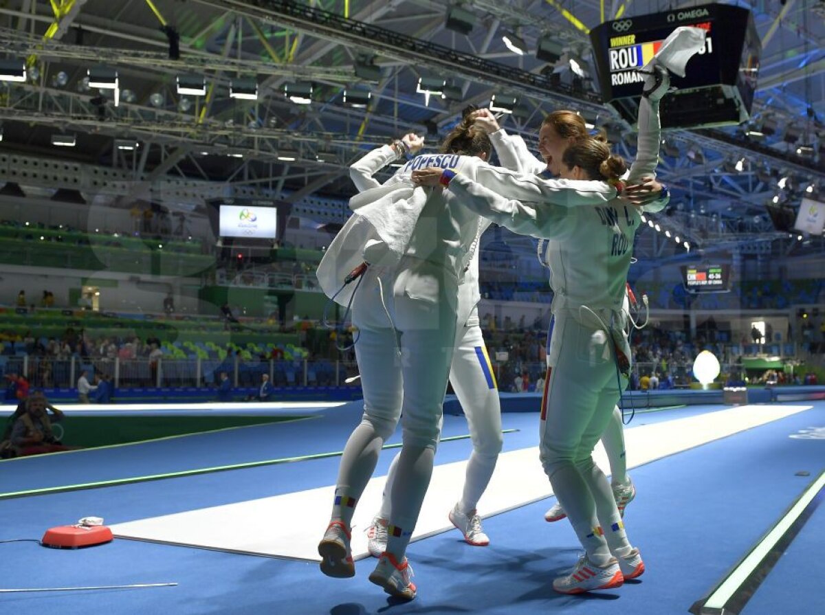 FOTO » FANTASTIC!!! Suntem mândri de voi!!! A venit prima medalie și e DE AUR: ”Tricolorele” de la spadă au învins campioana olimpică și mondială, China!