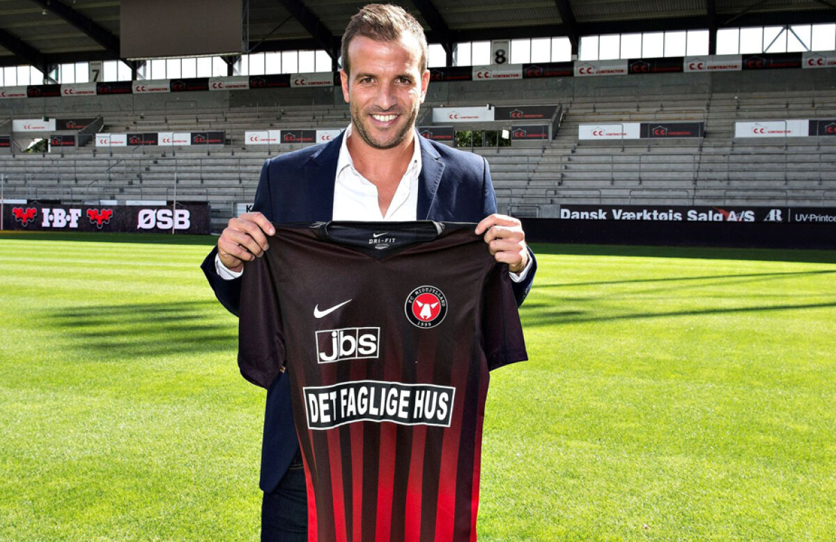 FOTO A acceptat Danemarca pentru a fi alături de iubită! Transfer neașteptat pentru Van der Vaart: a semnat cu Midtjylland