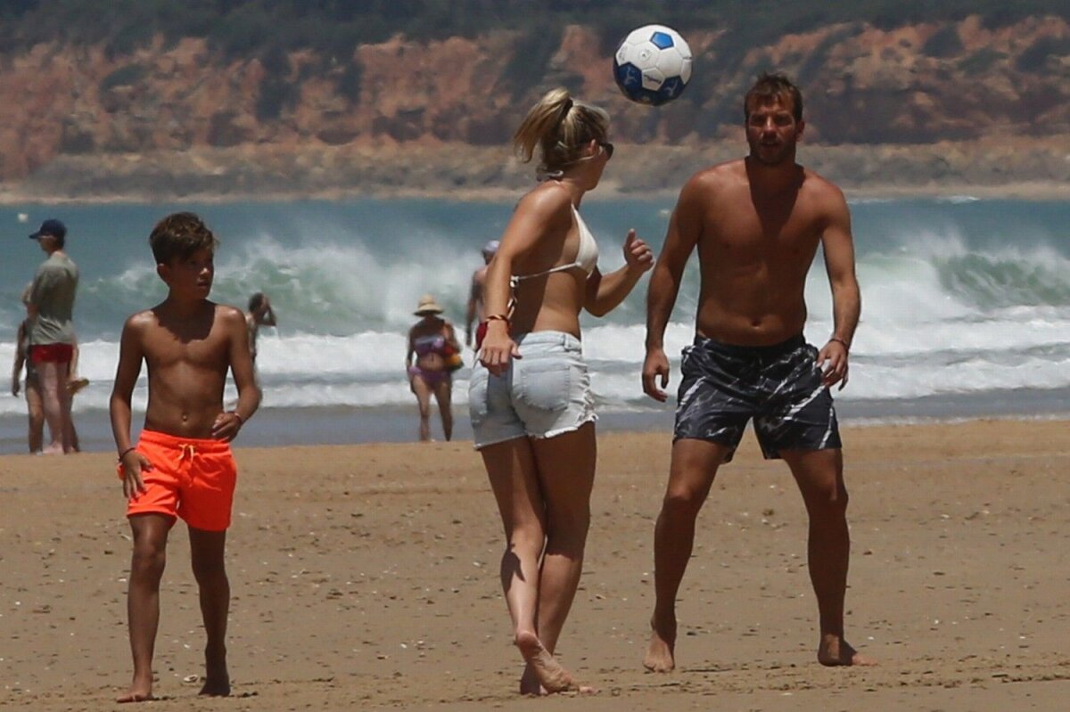 FOTO A acceptat Danemarca pentru a fi alături de iubită! Transfer neașteptat pentru Van der Vaart: a semnat cu Midtjylland