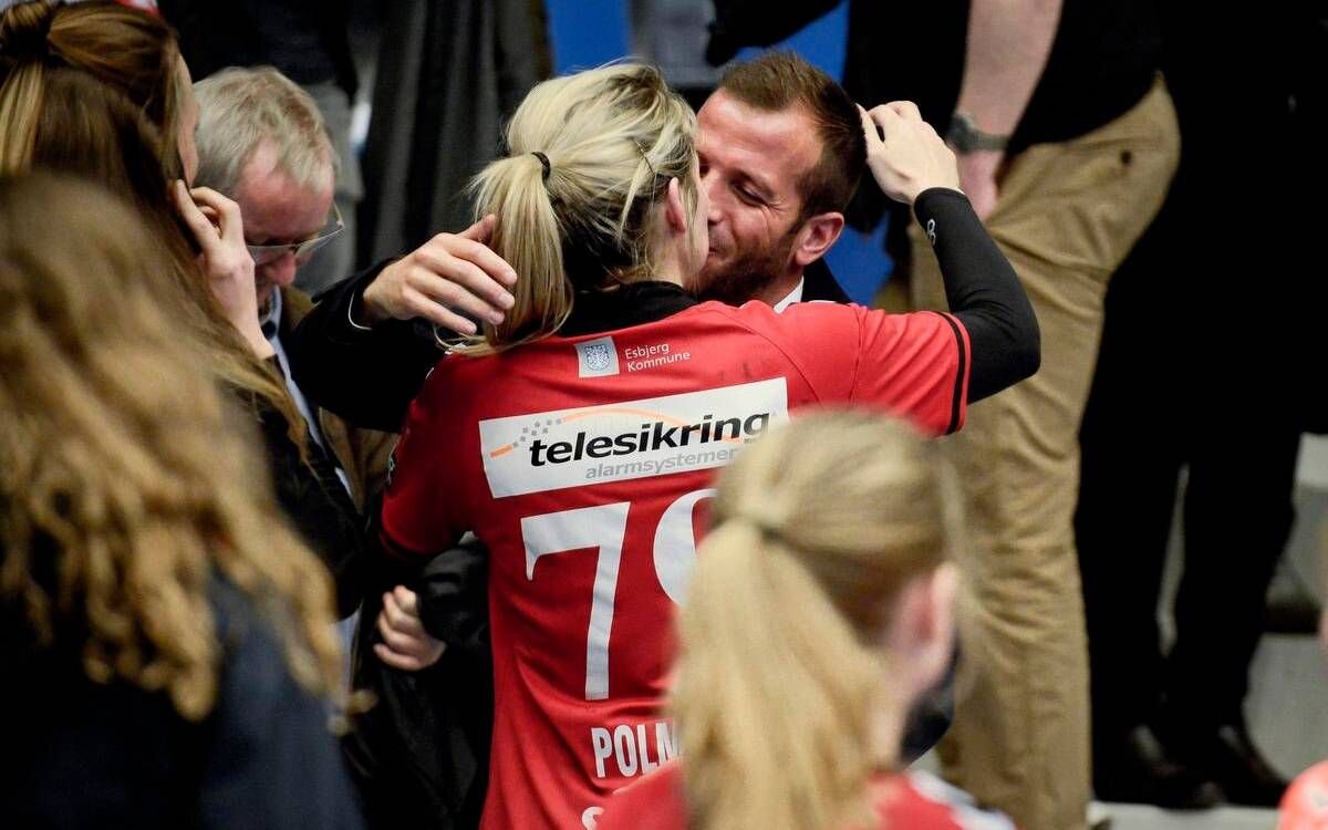 FOTO A acceptat Danemarca pentru a fi alături de iubită! Transfer neașteptat pentru Van der Vaart: a semnat cu Midtjylland