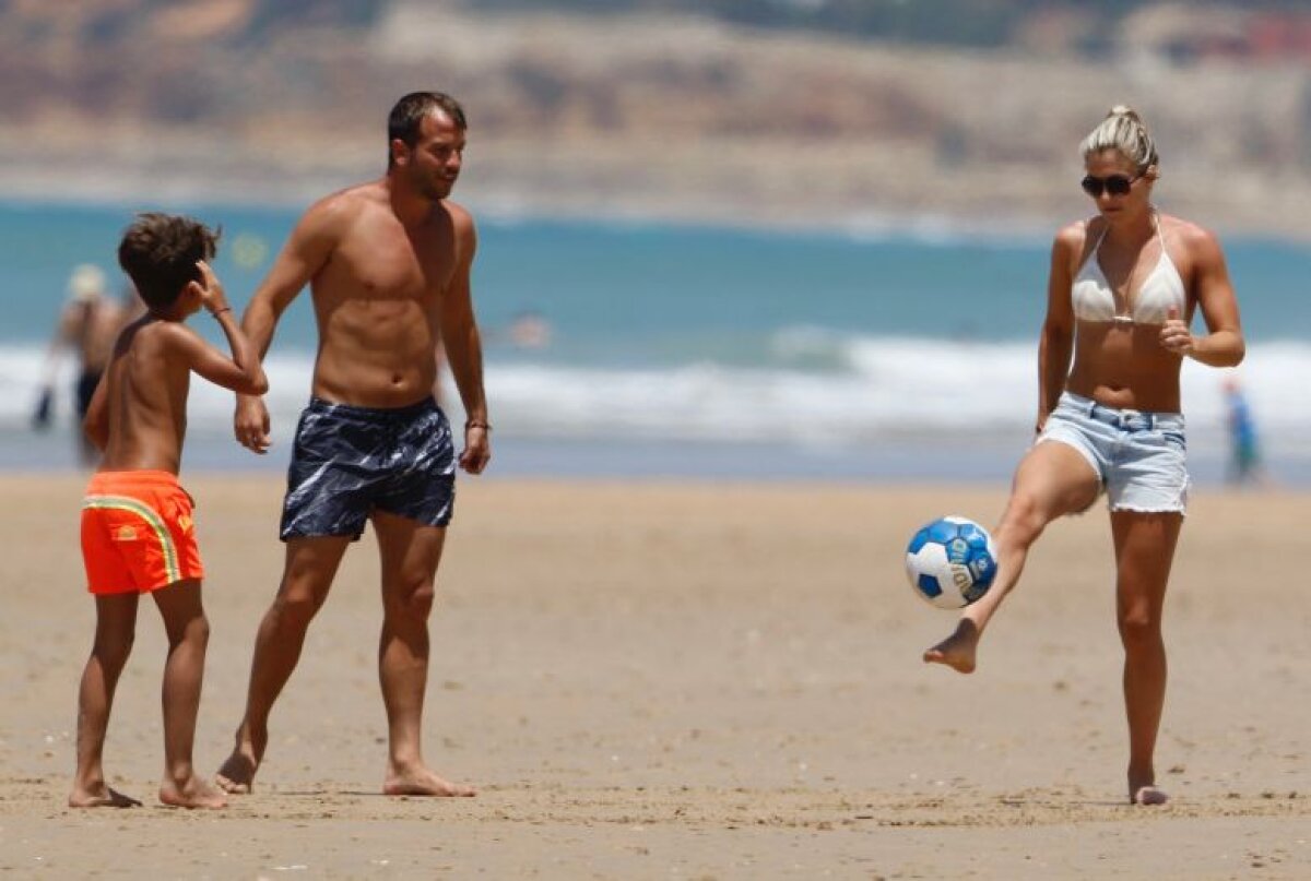 FOTO A acceptat Danemarca pentru a fi alături de iubită! Transfer neașteptat pentru Van der Vaart: a semnat cu Midtjylland