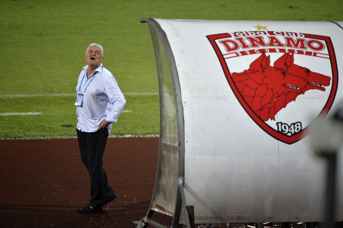 FOTO » Dinamoviștii au luat foc la finalul meciului: "Andone, du-te, bă, la Steaua și lasă-ne!"