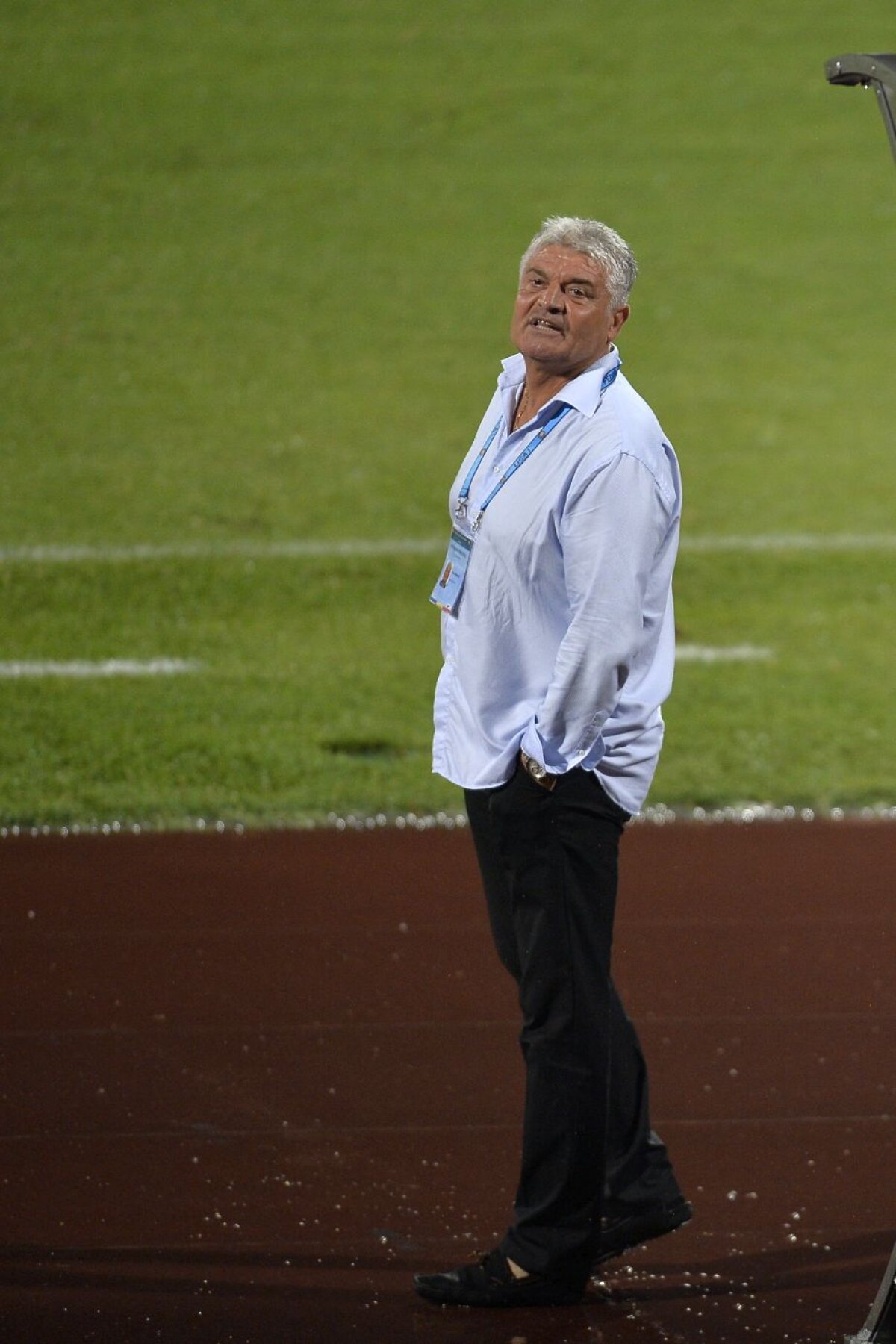 FOTO » Dinamoviștii au luat foc la finalul meciului: "Andone, du-te, bă, la Steaua și lasă-ne!"