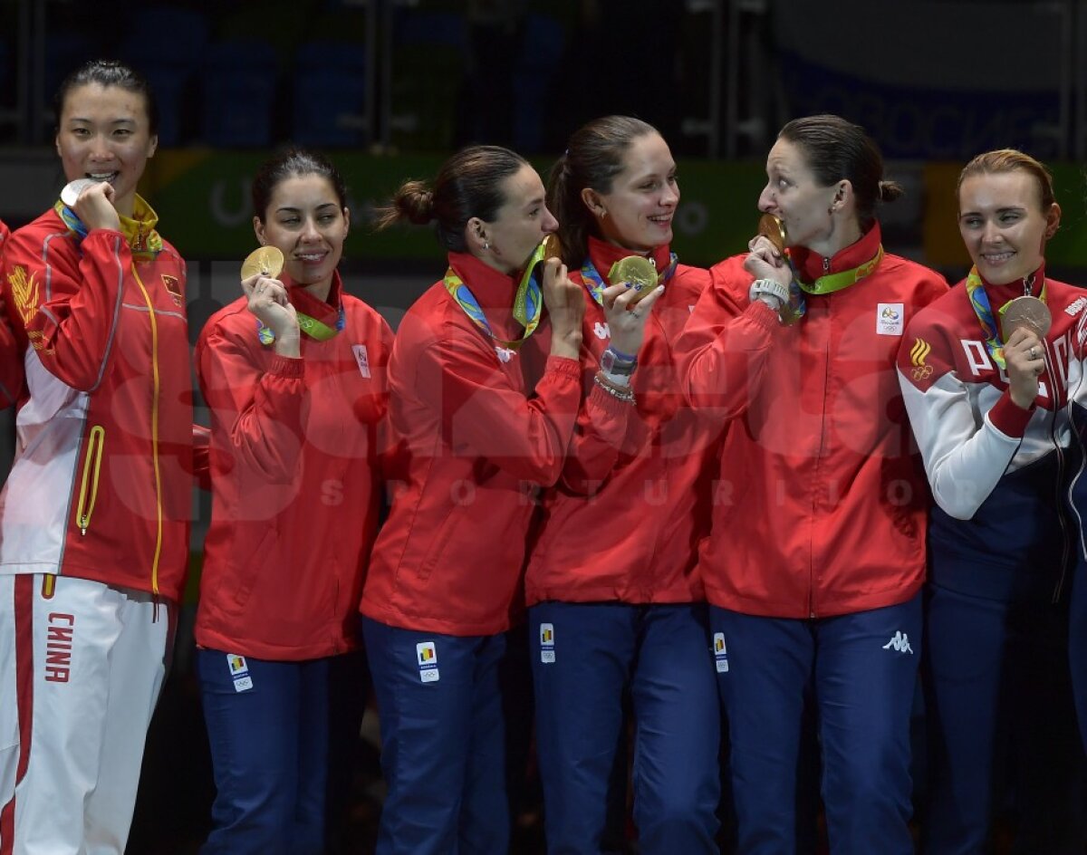 FOTO » FANTASTIC!!! Suntem mândri de voi!!! A venit prima medalie și e DE AUR: ”Tricolorele” de la spadă au învins campioana olimpică și mondială, China!