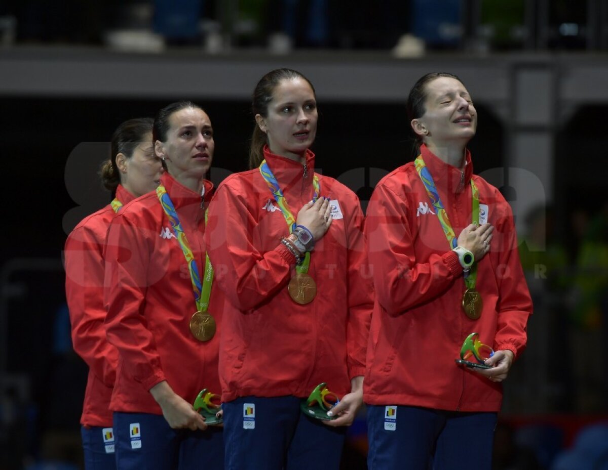 FOTO » FANTASTIC!!! Suntem mândri de voi!!! A venit prima medalie și e DE AUR: ”Tricolorele” de la spadă au învins campioana olimpică și mondială, China!