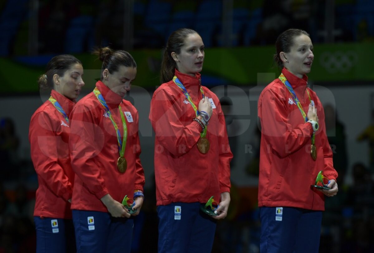 FOTO » FANTASTIC!!! Suntem mândri de voi!!! A venit prima medalie și e DE AUR: ”Tricolorele” de la spadă au învins campioana olimpică și mondială, China!