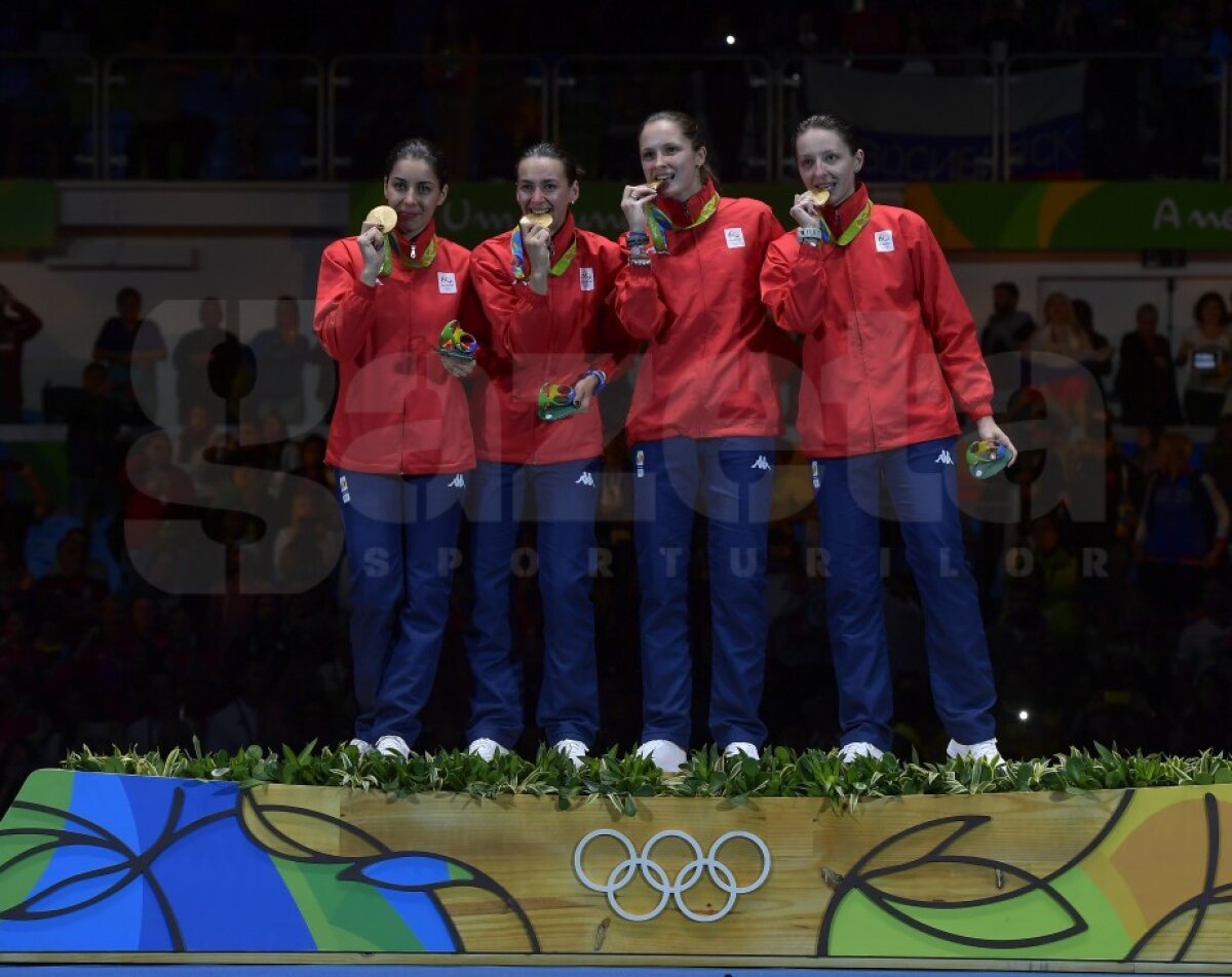 FOTO » FANTASTIC!!! Suntem mândri de voi!!! A venit prima medalie și e DE AUR: ”Tricolorele” de la spadă au învins campioana olimpică și mondială, China!