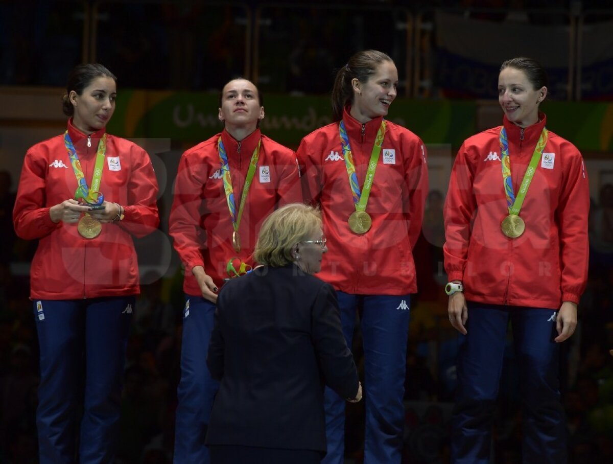 FOTO » FANTASTIC!!! Suntem mândri de voi!!! A venit prima medalie și e DE AUR: ”Tricolorele” de la spadă au învins campioana olimpică și mondială, China!