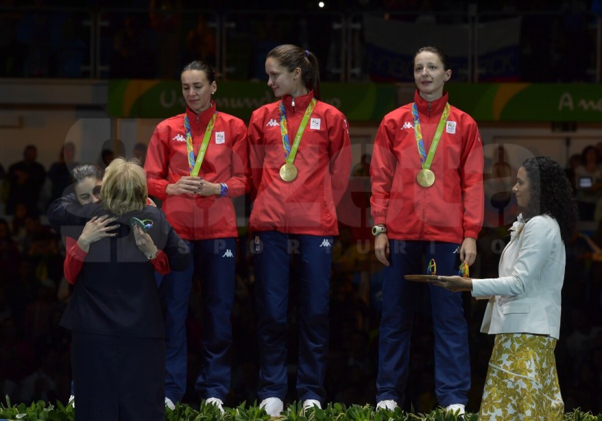 FOTO » FANTASTIC!!! Suntem mândri de voi!!! A venit prima medalie și e DE AUR: ”Tricolorele” de la spadă au învins campioana olimpică și mondială, China!