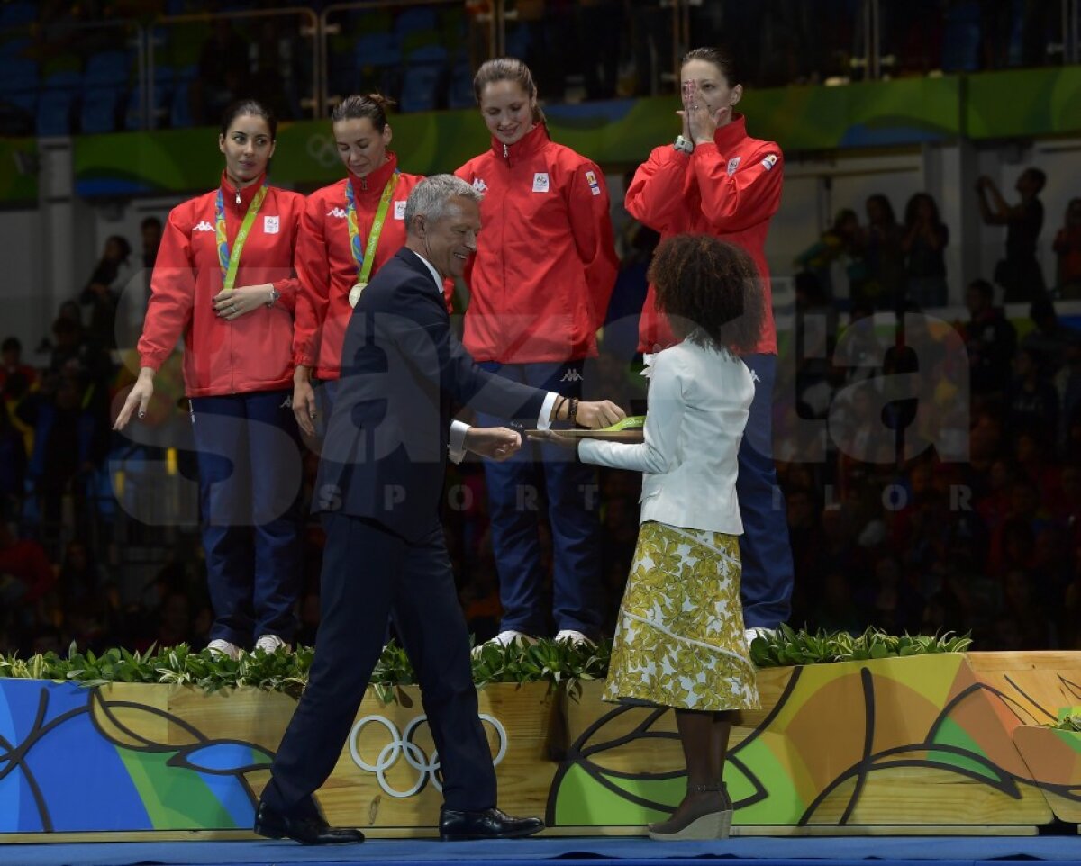 FOTO » FANTASTIC!!! Suntem mândri de voi!!! A venit prima medalie și e DE AUR: ”Tricolorele” de la spadă au învins campioana olimpică și mondială, China!