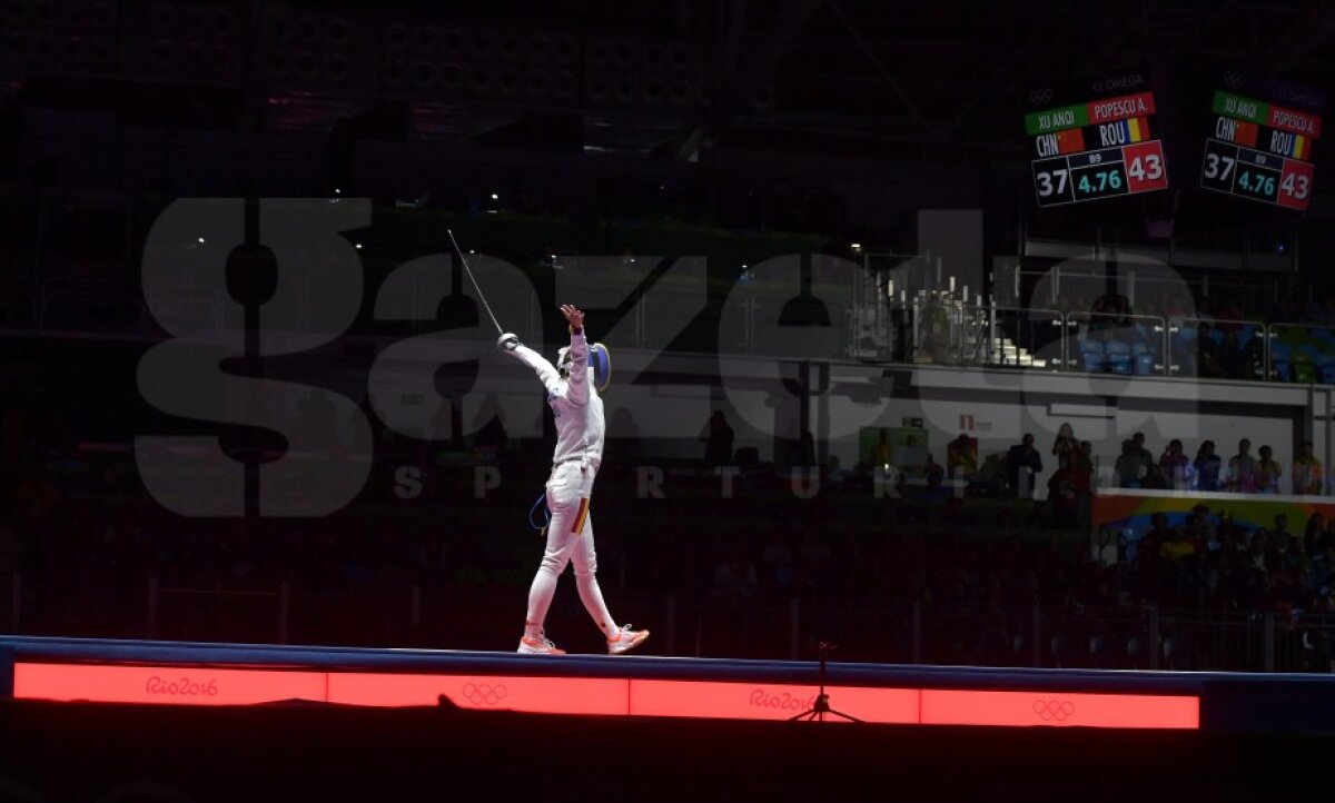 FOTO » FANTASTIC!!! Suntem mândri de voi!!! A venit prima medalie și e DE AUR: ”Tricolorele” de la spadă au învins campioana olimpică și mondială, China!