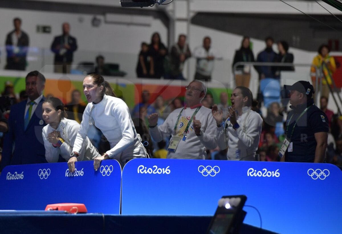 FOTO » FANTASTIC!!! Suntem mândri de voi!!! A venit prima medalie și e DE AUR: ”Tricolorele” de la spadă au învins campioana olimpică și mondială, China!