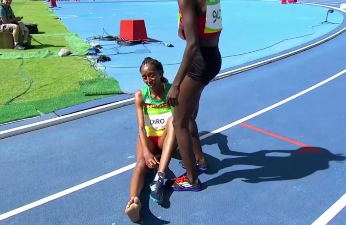 FOTO + VIDEO » IREAL! O etiopiancă a terminat cursa de 3000 de metri obstacole desculță » Ancuța Bobocel nu s-a calificat în finală