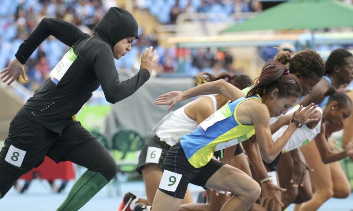 GALERIE FOTO Imaginile zilei de la JO 2016 » O femeie din Arabia Saudită a concurat în hijab la proba de 100 de metri
