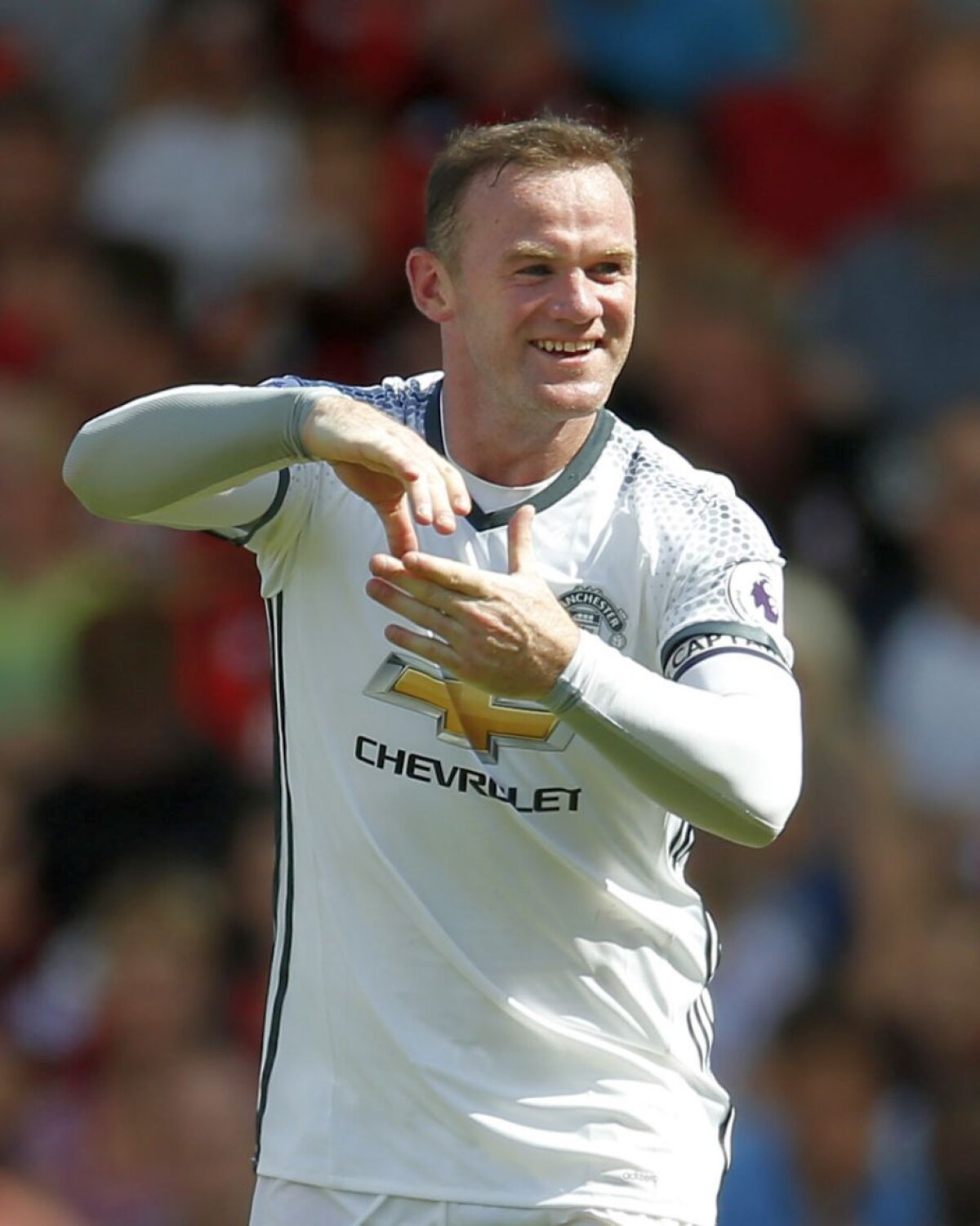 VIDEO+FOTO Debut în forță pentru Mourinho în Premier League » United a câștigat lejer în deplasare, iar cel mai frumos dintre goluri a fost semnat de Ibra