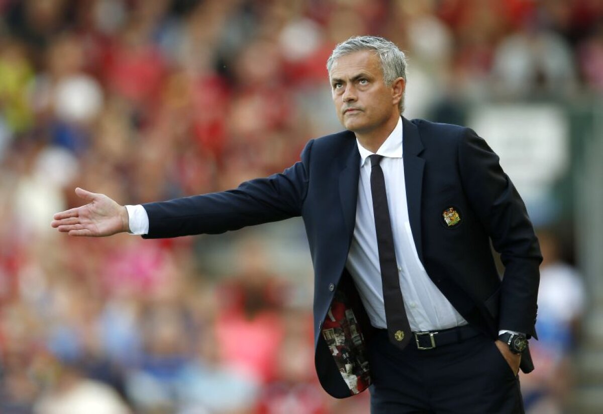 VIDEO+FOTO Debut în forță pentru Mourinho în Premier League » United a câștigat lejer în deplasare, iar cel mai frumos dintre goluri a fost semnat de Ibra