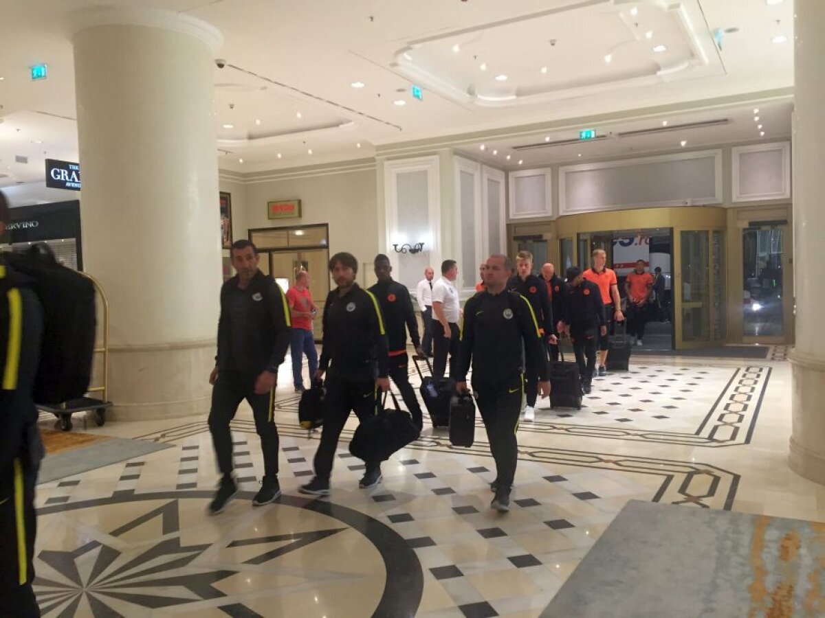 GALERIE FOTO Manchester City a ajuns la București » Englezii au aterizat pe Băneasa și s-au cazat în centrul Capitalei