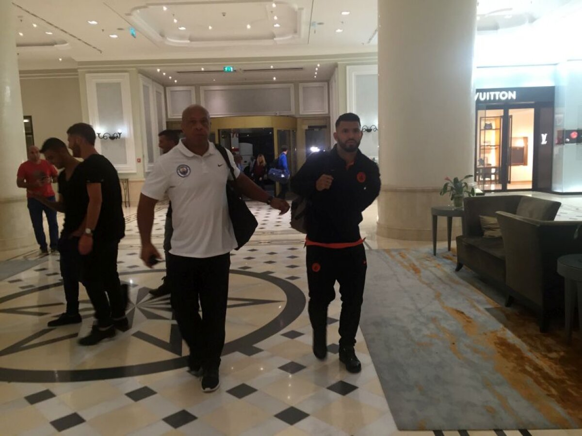 GALERIE FOTO Manchester City a ajuns la București » Englezii au aterizat pe Băneasa și s-au cazat în centrul Capitalei