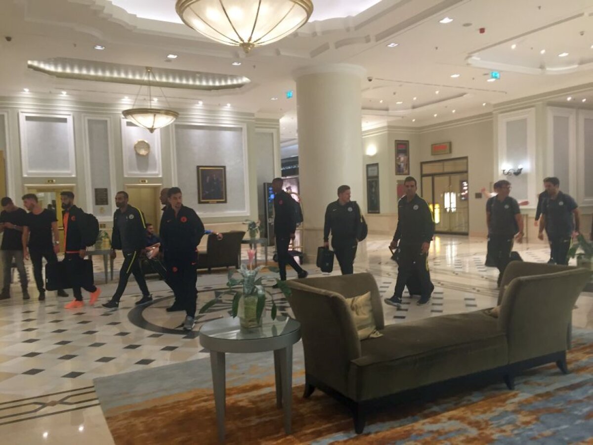 GALERIE FOTO Manchester City a ajuns la București » Englezii au aterizat pe Băneasa și s-au cazat în centrul Capitalei