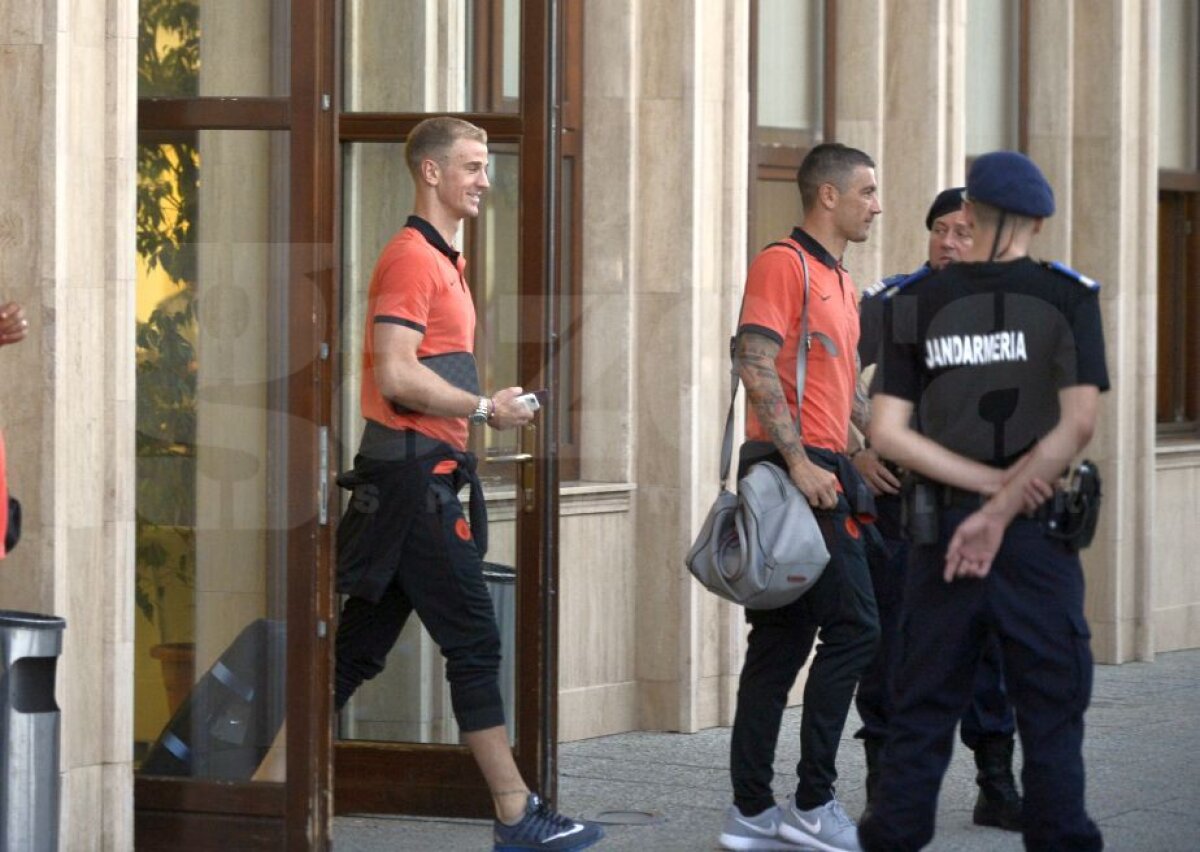 GALERIE FOTO Manchester City a ajuns la București » Englezii au aterizat pe Băneasa și s-au cazat în centrul Capitalei