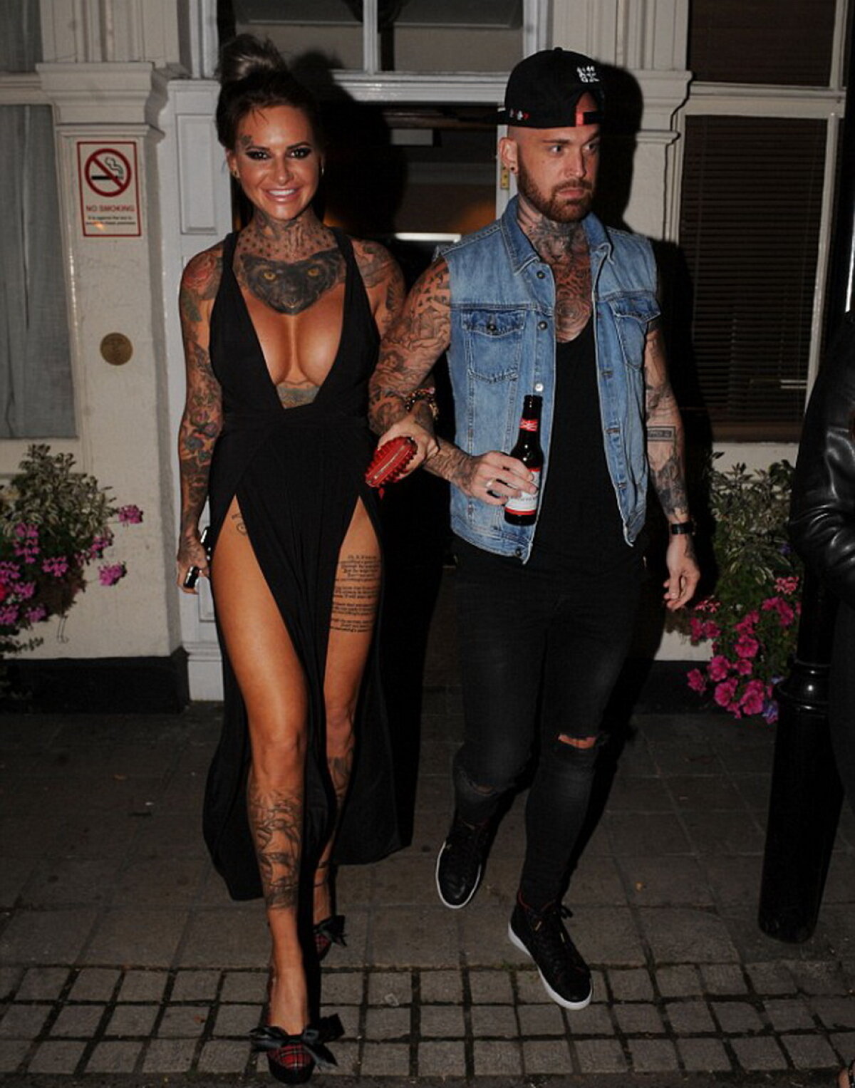 Niciun bărbat nu are cum să-i reziste! Jemma Lucy a făcut ravagii cu decolteul