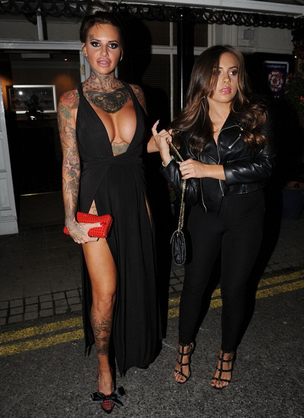 Niciun bărbat nu are cum să-i reziste! Jemma Lucy a făcut ravagii cu decolteul