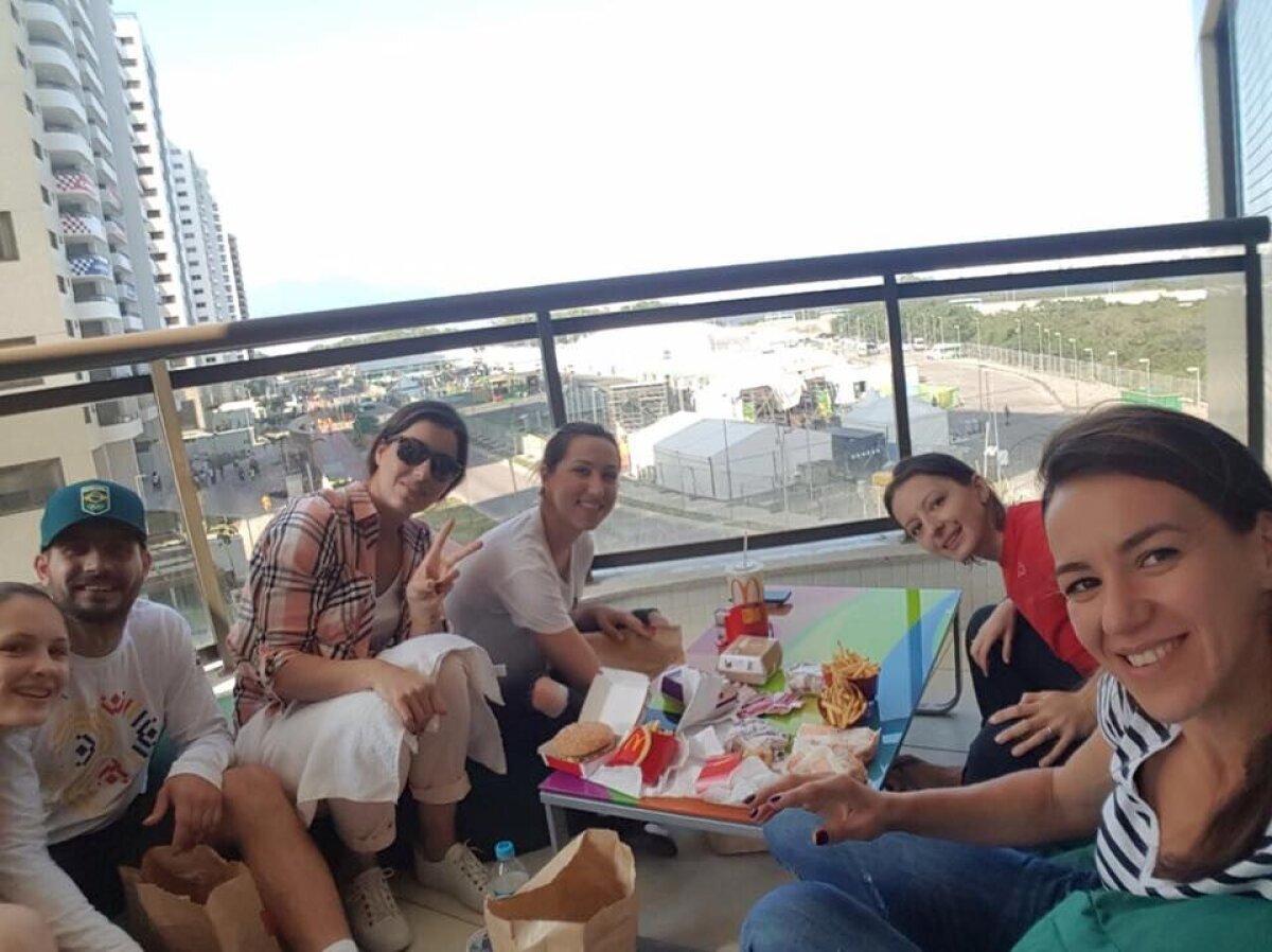 O poveste atipică! Sportivii de la #Rio2016 iau cu asalt McDonalds-ul din Satul Olimpic: "Chinezii mănâncă meniuri Big Mac la 9 dimineață, e nebunie! Alții iau câte 12 meniuri!"