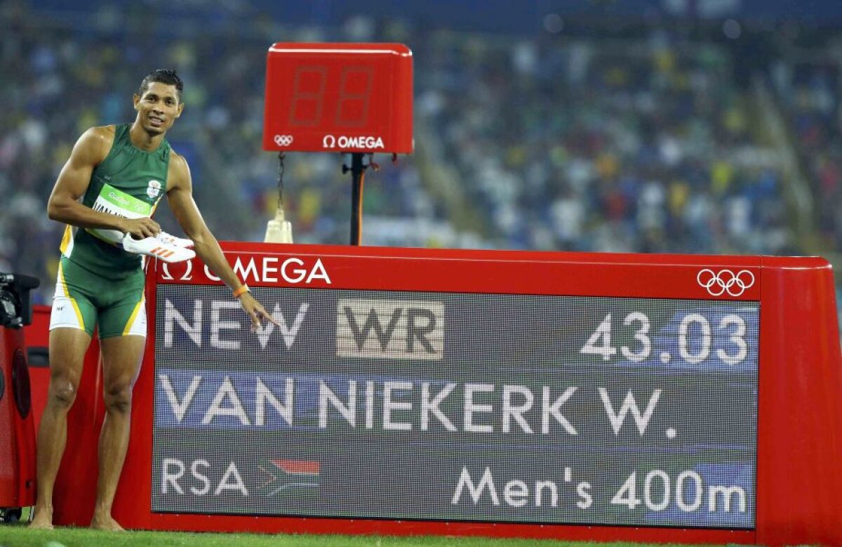 Antrenat de bunica de 74 de ani, a câștigat aurul olimpic la 400m! » Wayde van Niekerk a spulberat un record vechi de 17 ani al lui Michael Johnson și l-a făcut pe american să exclame: "A fost un masacru!"