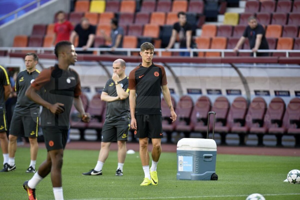 GALERIE FOTO+VIDEO Aguero și compania s-au pregătit pe Arena Națională » Relaxare și voie bună la antrenamentul oficial al lui Manchester City