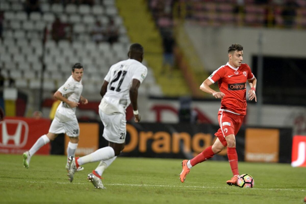 VIDEO+FOTO » "Câinii" mușcă tot mai tare » Dinamo a învins lejer FC Voluntari, scor 3-1, și urcă pe primul loc