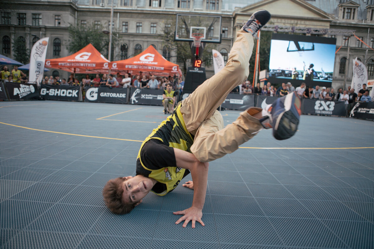 GALERIE FOTO Lecție de baschet 3x3 în Piața Universității! Liderii mondiali se impun la Bucharest Challenger