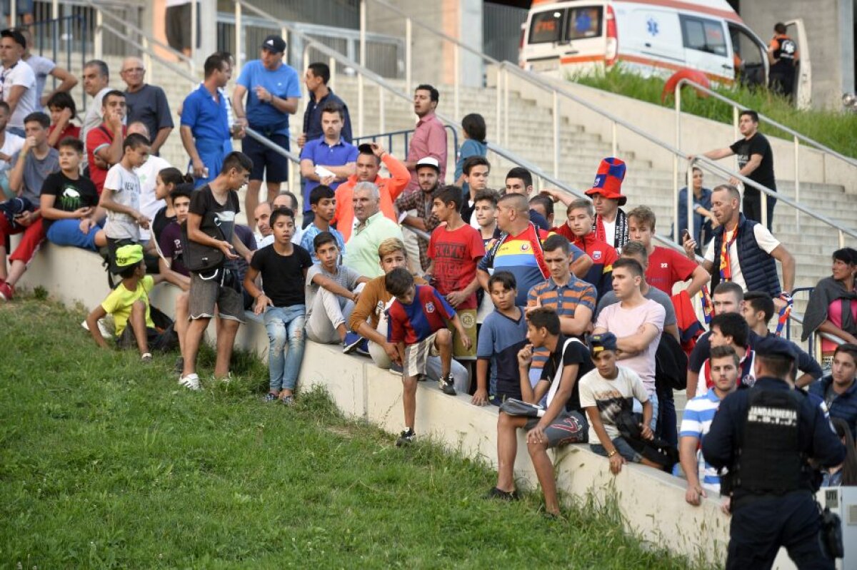 GALERIE FOTO Agitație în tribune la meciul Steaua - City » Mii de fani au luat cu asalt Arena Națională! Teodora Stoica și un fost stelist au atras toate privirile