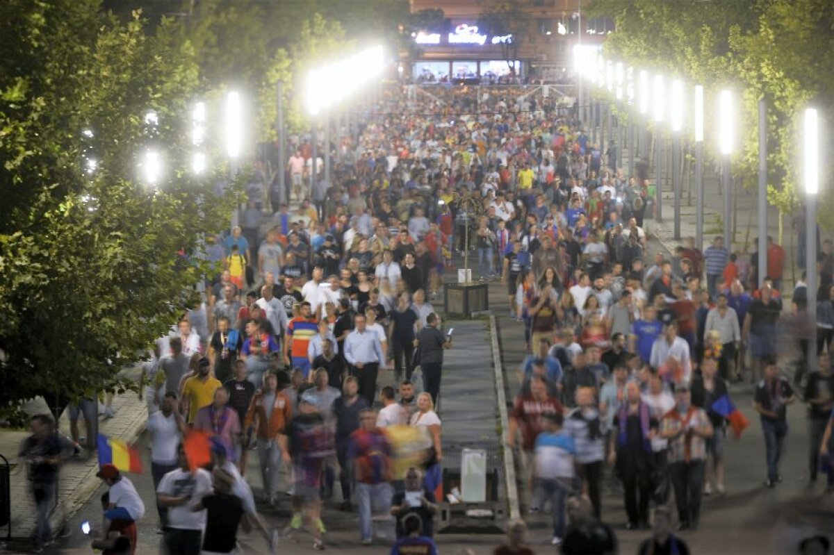 GALERIE FOTO Agitație în tribune la meciul Steaua - City » Mii de fani au luat cu asalt Arena Națională! Teodora Stoica și un fost stelist au atras toate privirile