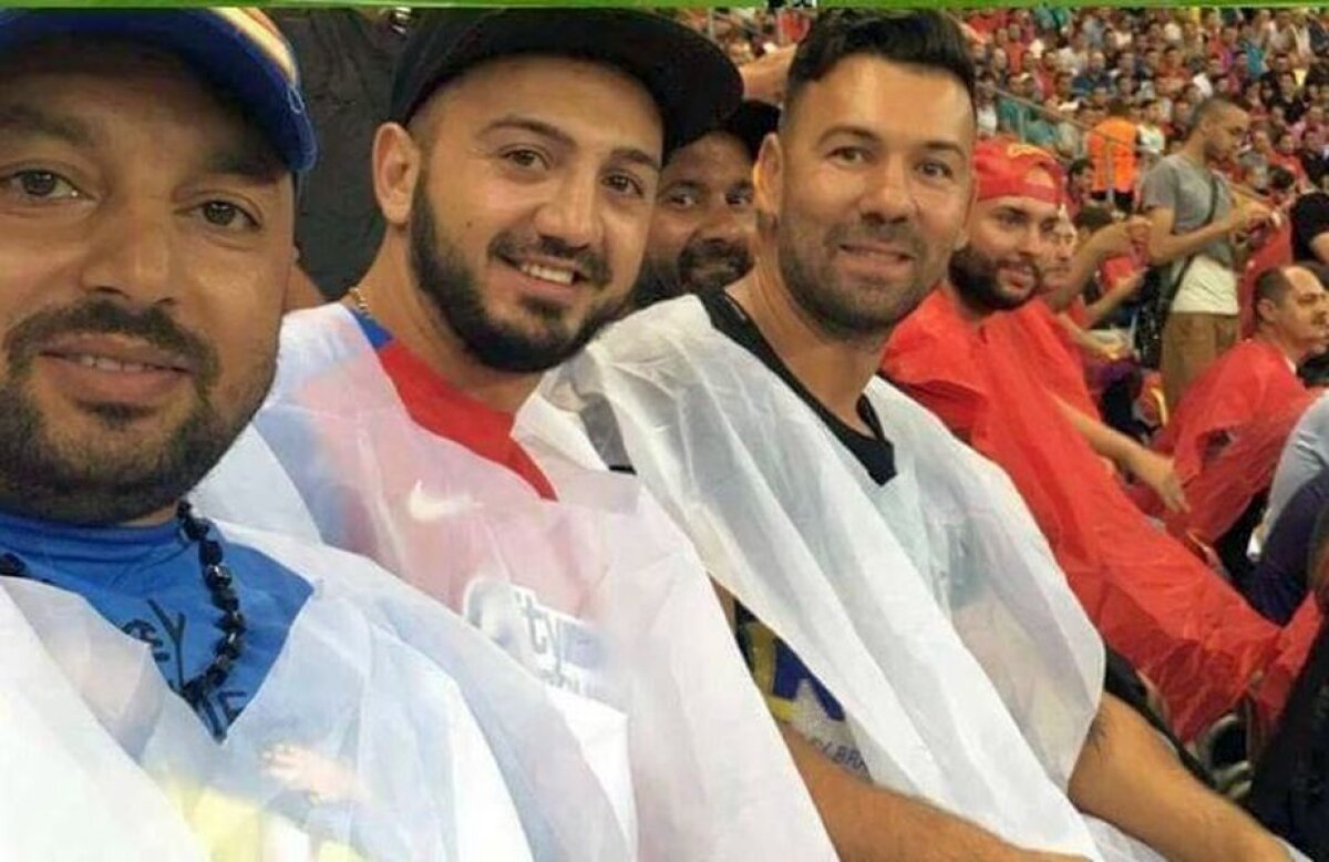 FOTO Selfie-ul unor fani steliști aflați în mijlocul coregrafiei cu City a devenit viral + Cum au reacționat jucătorii lui Reghe când au văzut mesajul "Doar Dinamo București" :)