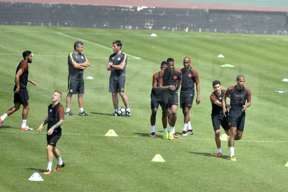 VIDEO + FOTO » Doar Dinamo București pentru Guardiola :) City s-a antrenat în Ștefan cel Mare, Pep s-a întreținut cu Mutu și Andone