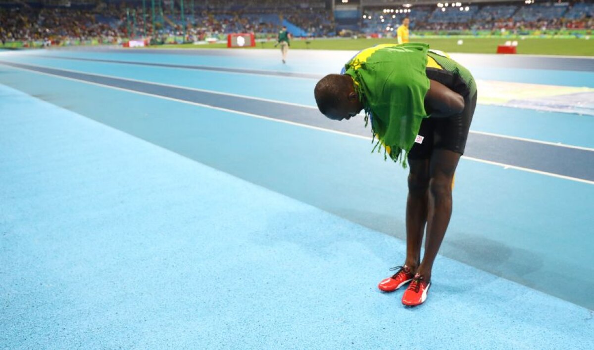 VIDEO+FOTO The Flash » Supremația lui Bolt continuă și la 200m! Încetinit de ploaie, jamaicanul nu și-a putut doborî recordul mondial