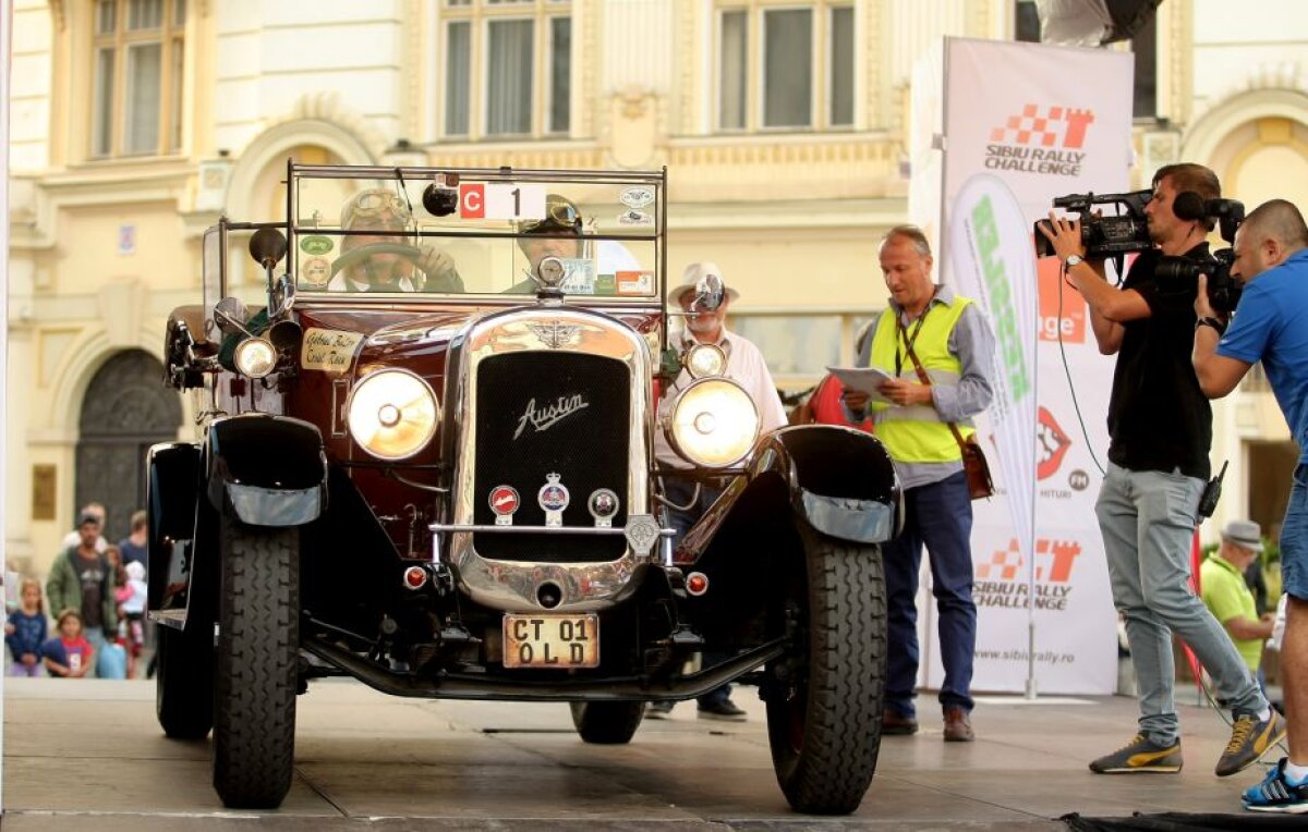 GALERIE FOTO » Un Austin de 92 de ani este vedeta vehiculelor istorice la Sibiu Rally Challenge