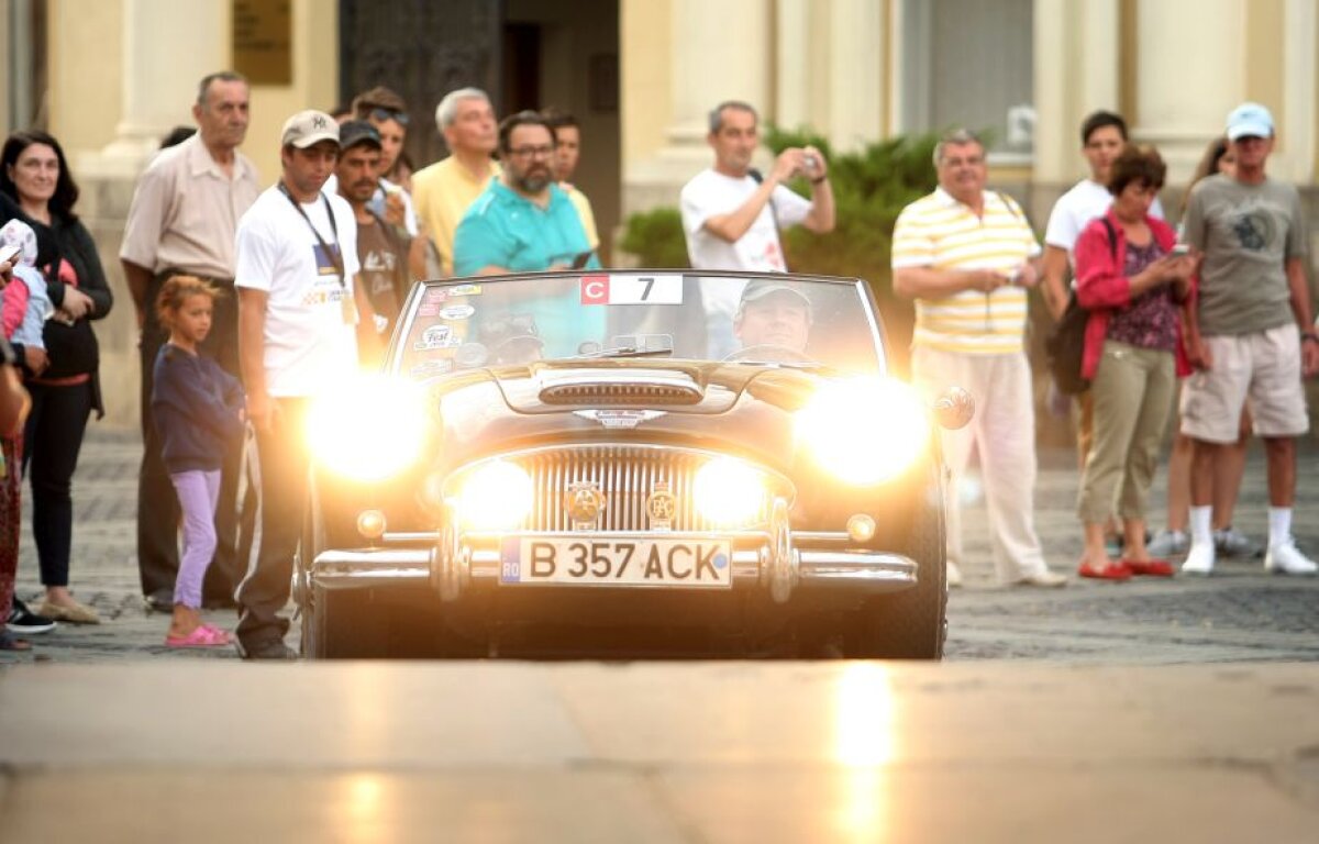 GALERIE FOTO » Un Austin de 92 de ani este vedeta vehiculelor istorice la Sibiu Rally Challenge