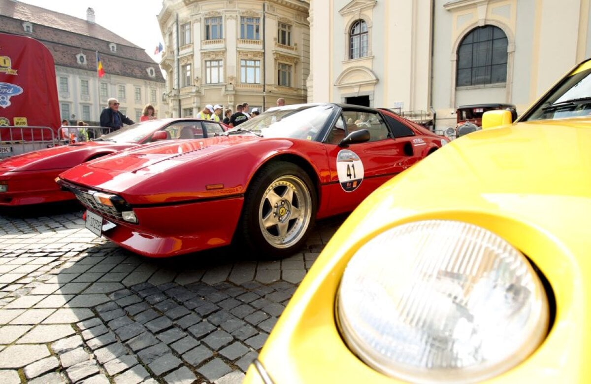 GALERIE FOTO » Un Austin de 92 de ani este vedeta vehiculelor istorice la Sibiu Rally Challenge