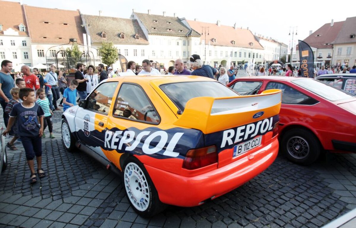 GALERIE FOTO » Un Austin de 92 de ani este vedeta vehiculelor istorice la Sibiu Rally Challenge