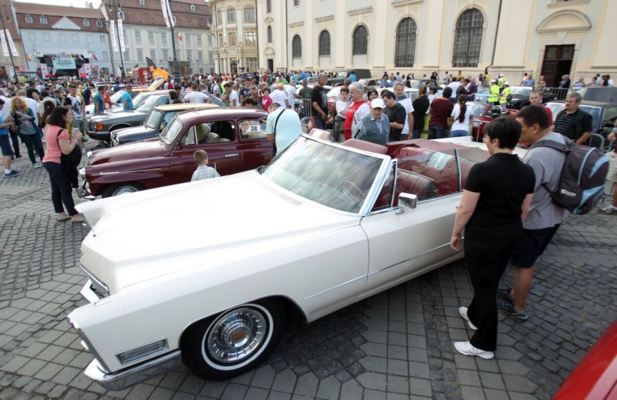 GALERIE FOTO » Un Austin de 92 de ani este vedeta vehiculelor istorice la Sibiu Rally Challenge