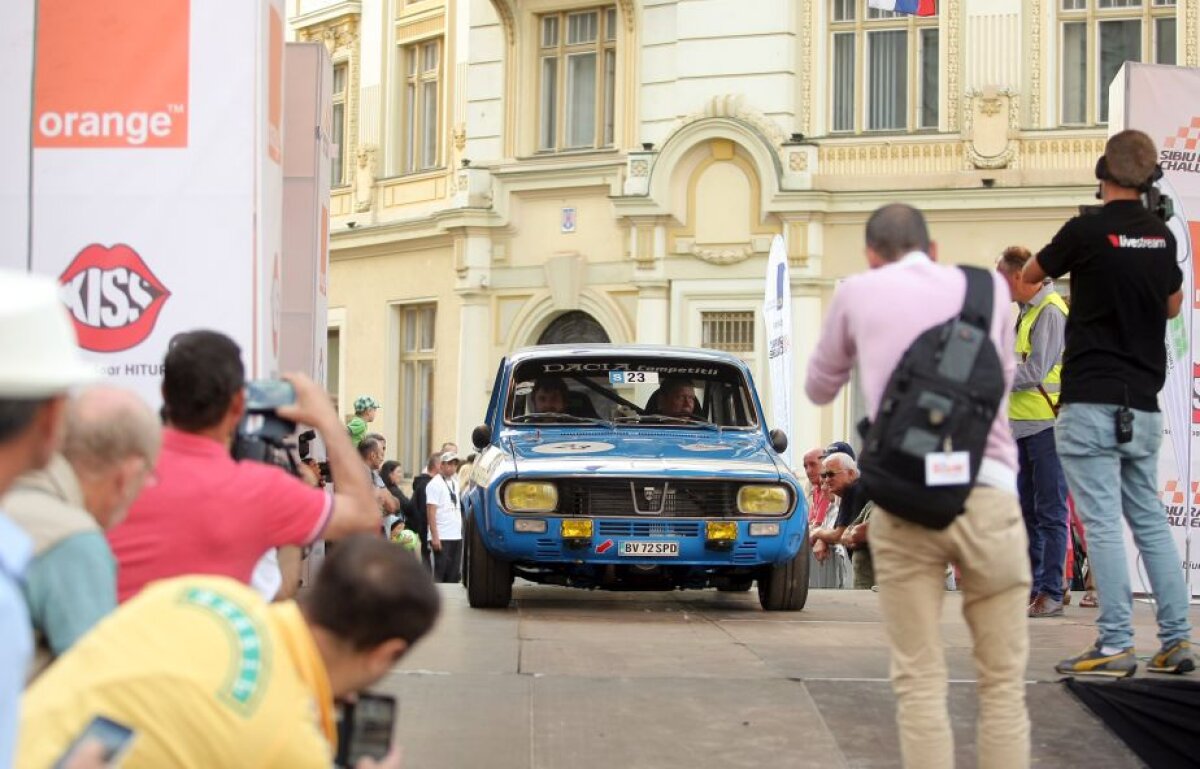 GALERIE FOTO » Un Austin de 92 de ani este vedeta vehiculelor istorice la Sibiu Rally Challenge