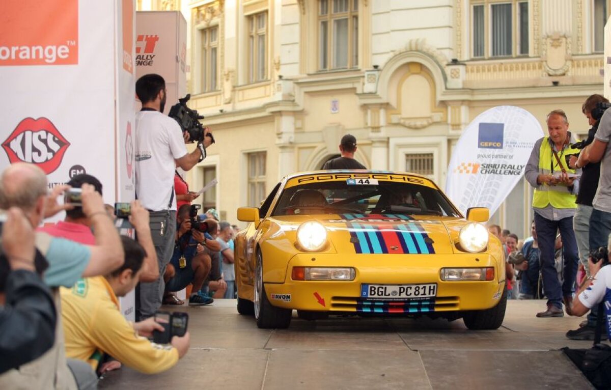 GALERIE FOTO » Un Austin de 92 de ani este vedeta vehiculelor istorice la Sibiu Rally Challenge