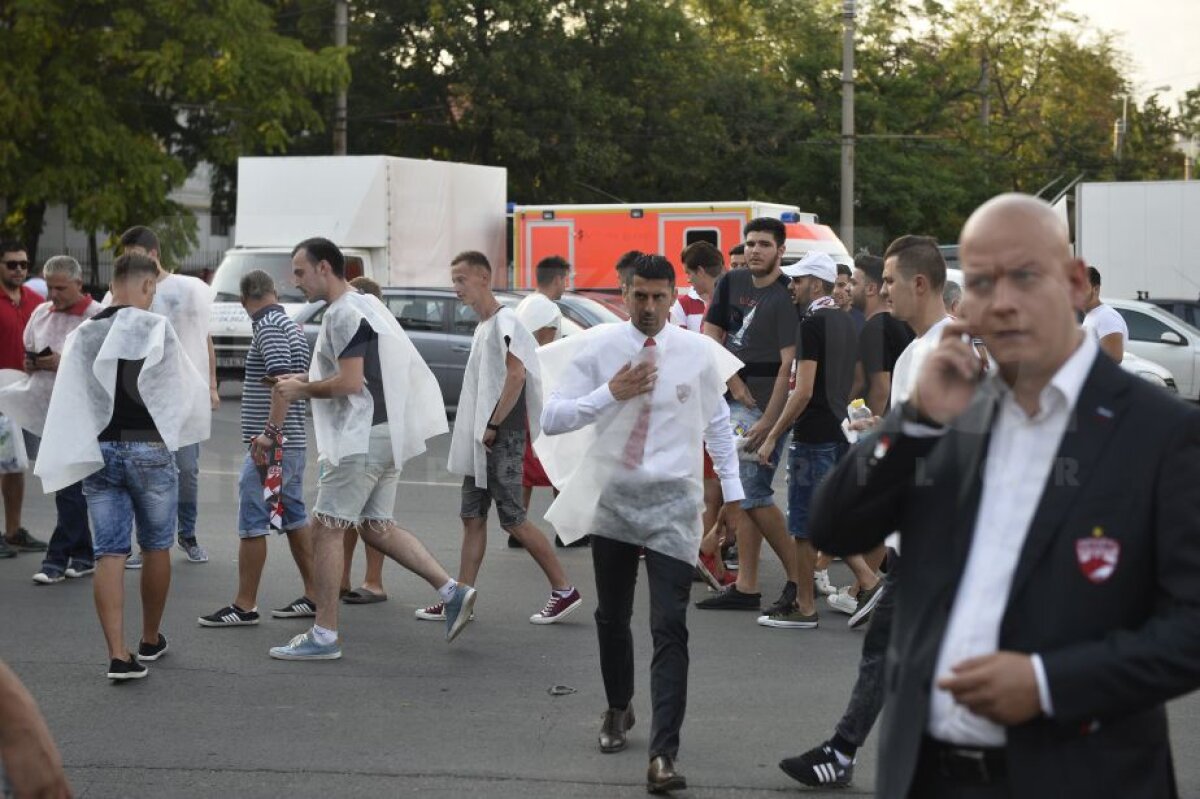 VIDEO și FOTO » Fotbal, orgolii și spectacol! Steaua și Dinamo au remizat într-un superduel cu două goluri