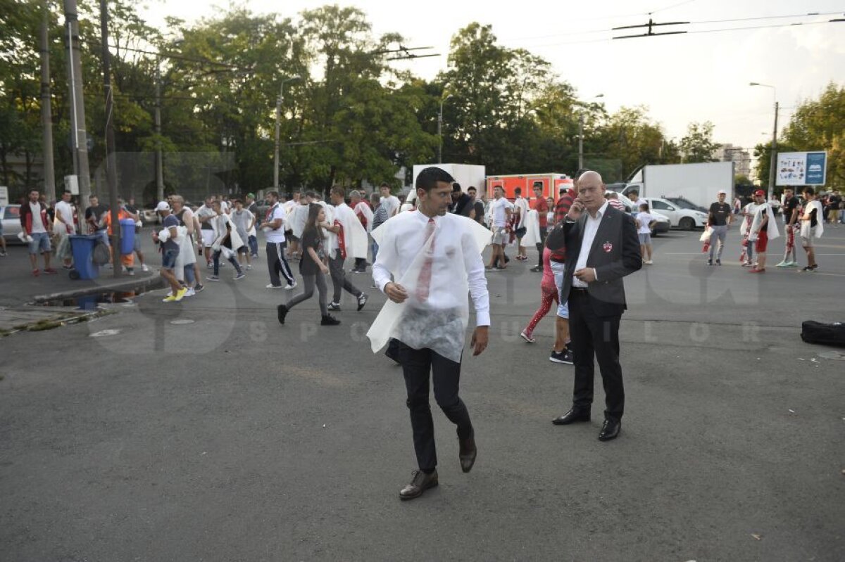 VIDEO și FOTO Tensiune înainte de derby » Suporterii dinamoviști au fost dezbrăcați de veste la intrarea pe Arena Națională! 