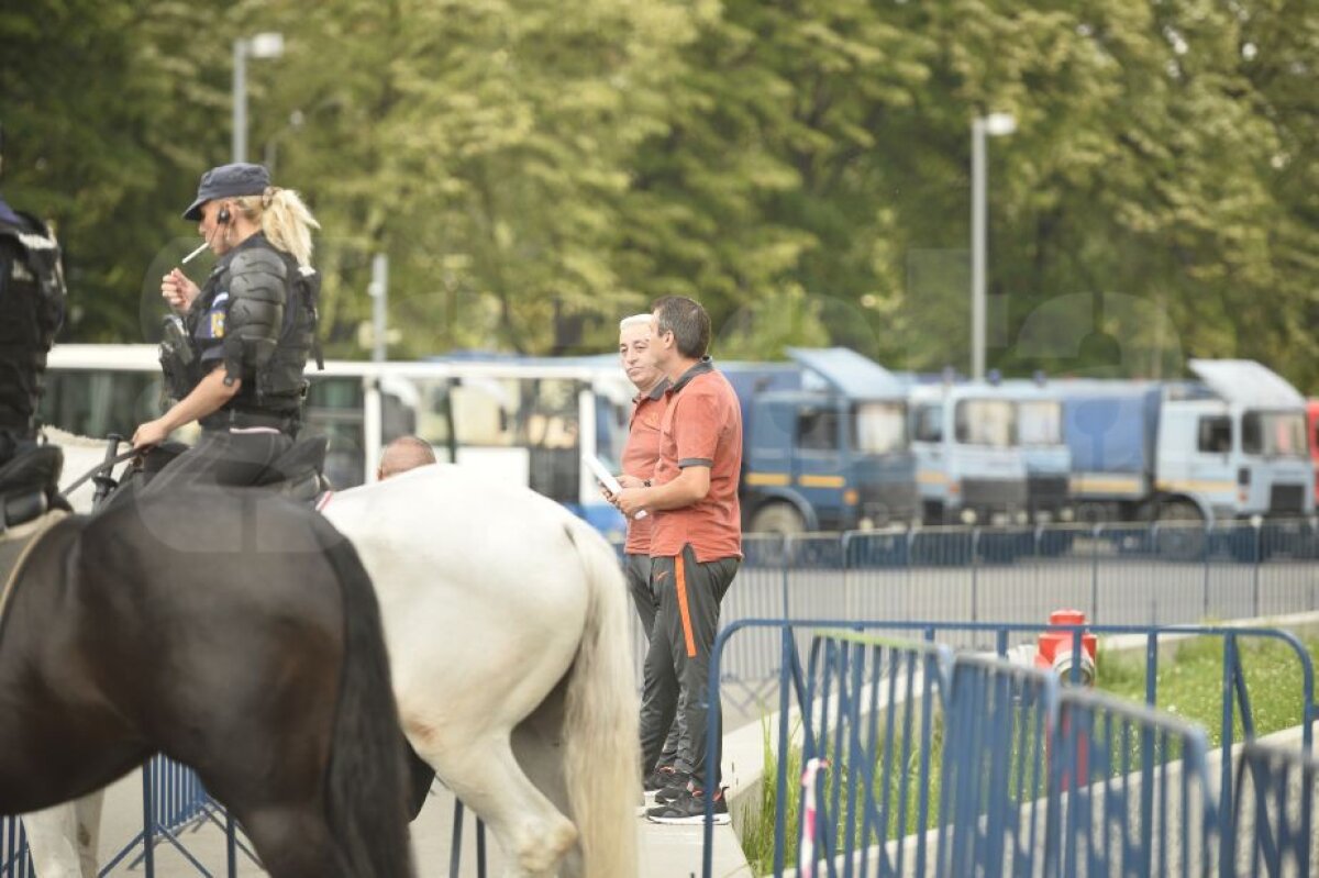 VIDEO și FOTO Tensiune înainte de derby » Suporterii dinamoviști au fost dezbrăcați de veste la intrarea pe Arena Națională! 