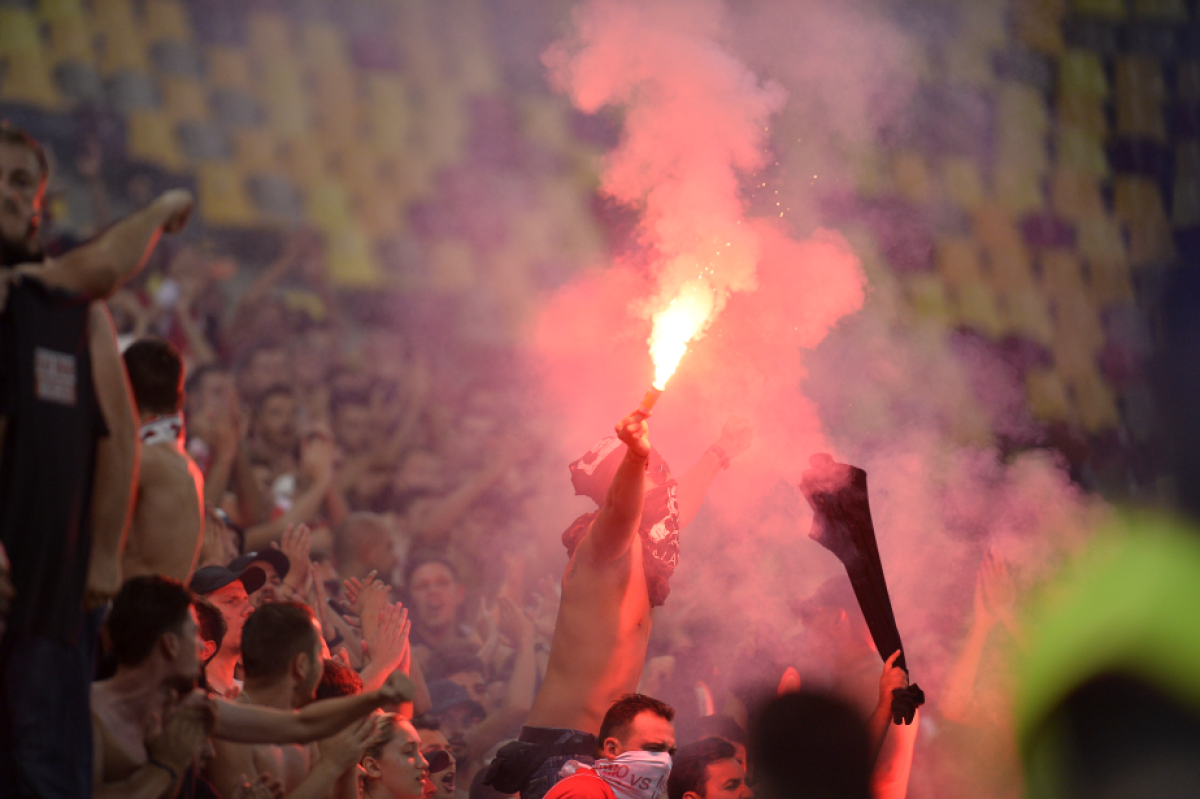 VIDEO și FOTO » Fotbal, orgolii și spectacol! Steaua și Dinamo au remizat într-un superduel cu două goluri