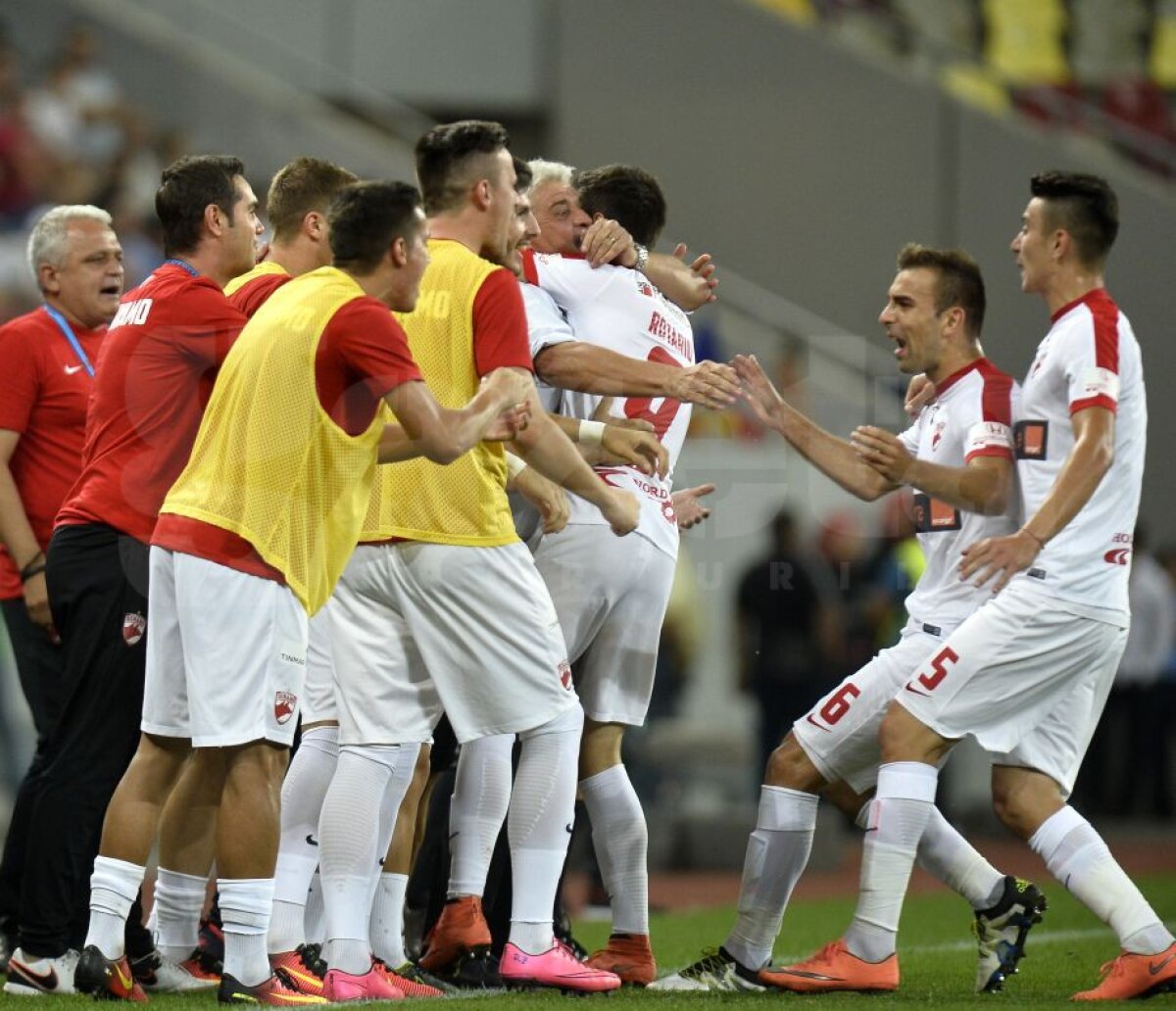 VIDEO și FOTO » Fotbal, orgolii și spectacol! Steaua și Dinamo au remizat într-un superduel cu două goluri