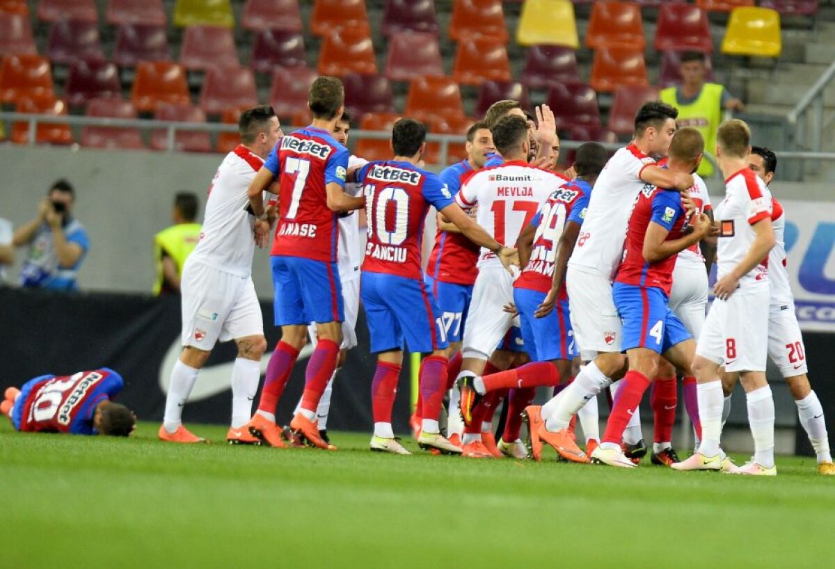 VIDEO și FOTO » Fotbal, orgolii și spectacol! Steaua și Dinamo au remizat într-un superduel cu două goluri